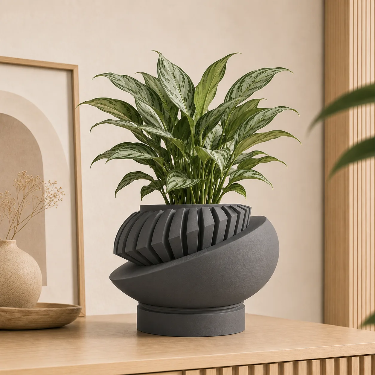 Luxar Planter